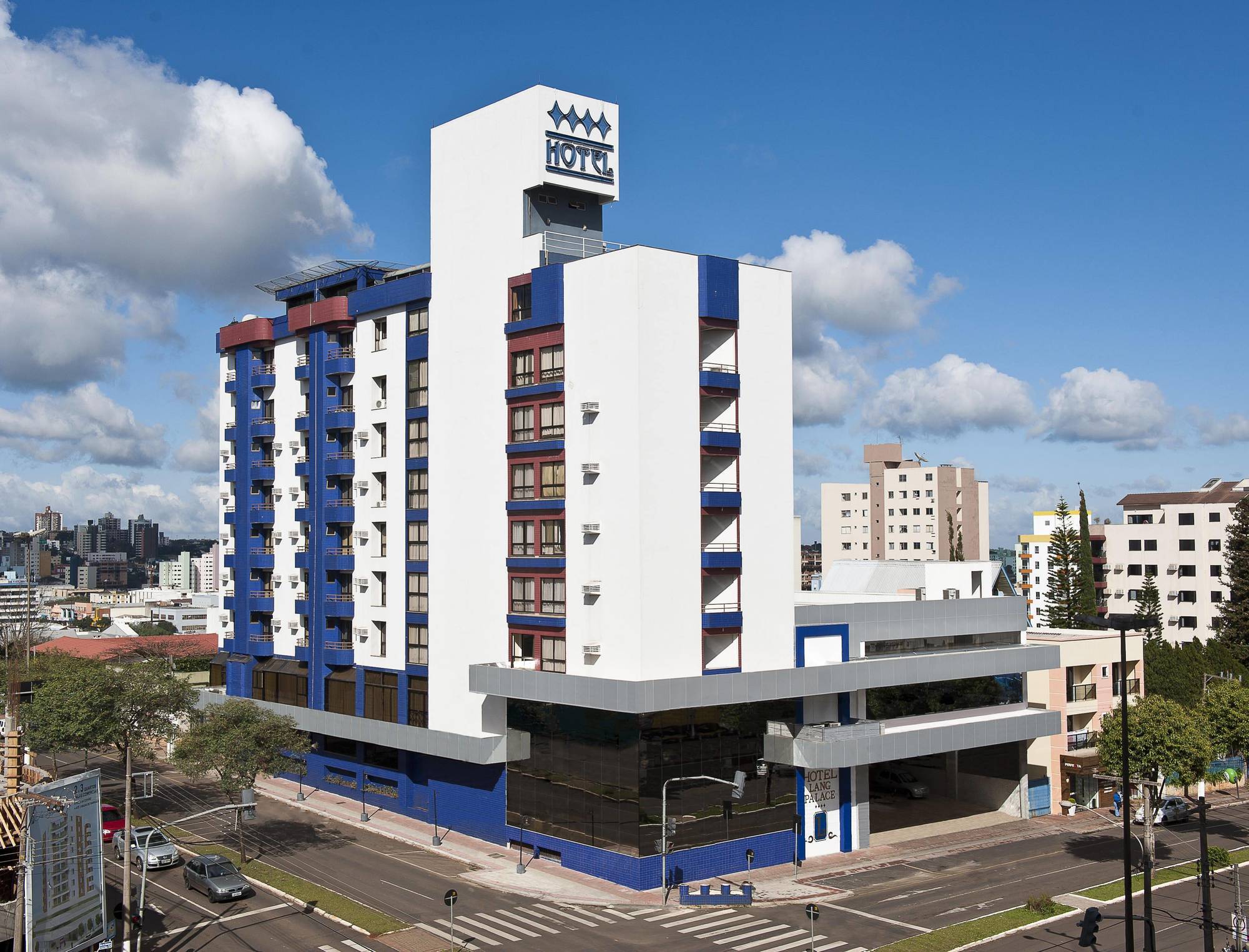 Hotel Lang Palace - Fica No Centro Da Cidade Chapeco Exterior photo